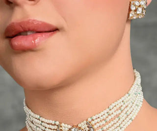 choker with earrings