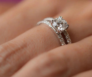 Ideal carat size for solitaire diamond ring on finger - Ivana Jewels