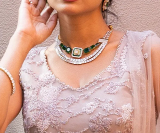 jewellery for deep neck blouse