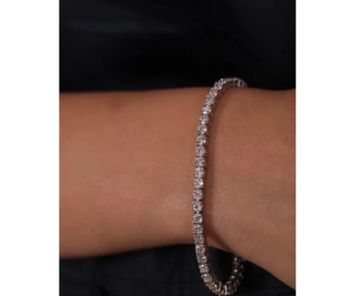  How to Tell if a Diamond Tennis Bracelet Is Real