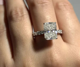 Solitaire Vs Cluster Diamond Rings