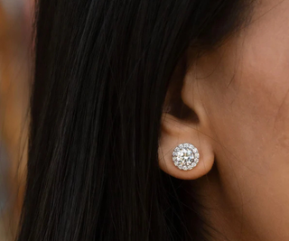 What is a diamond stud earring