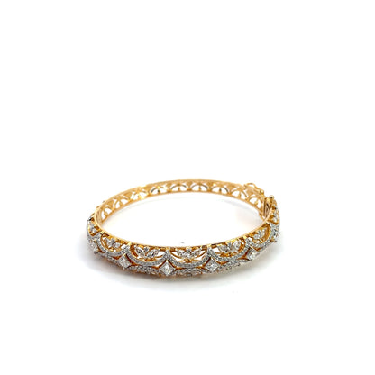 Baguette & Round Diamond Oval Bangle