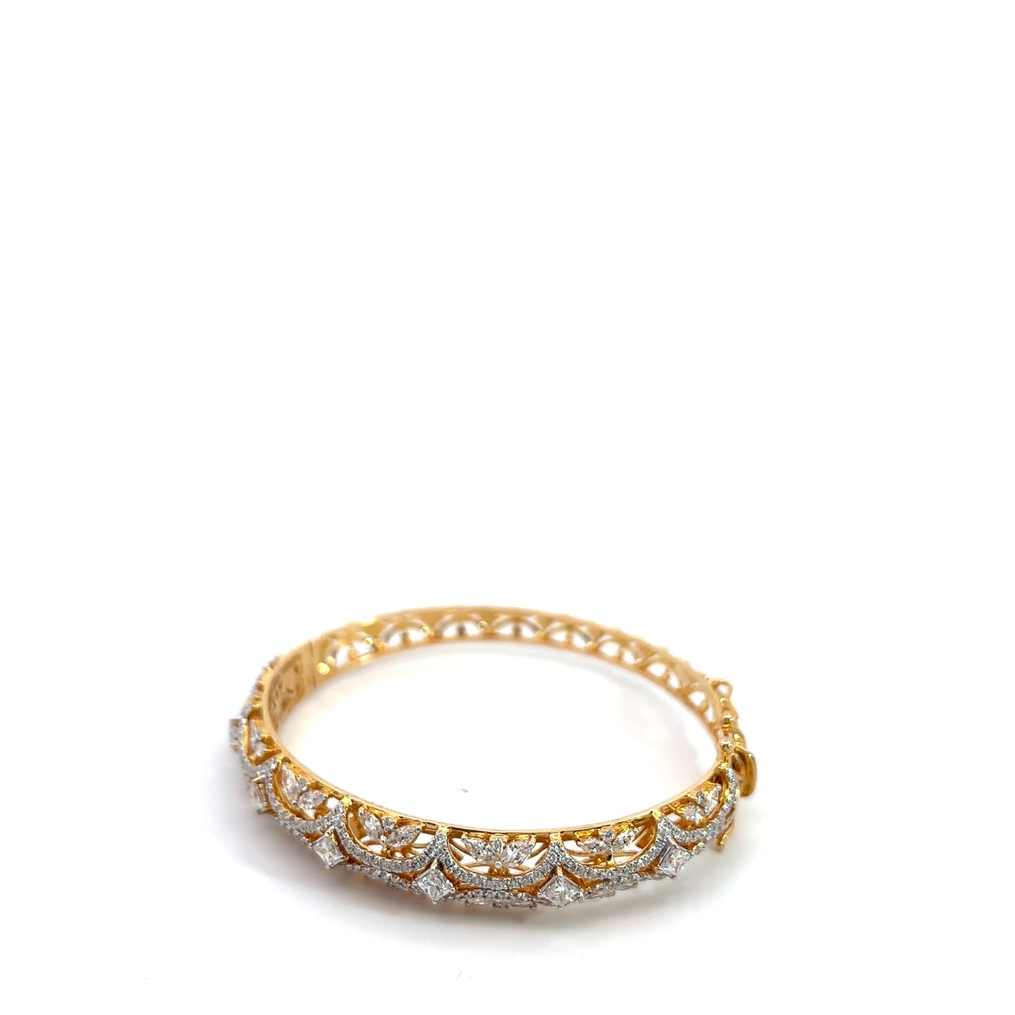 Baguette & Round Diamond Oval Bangle