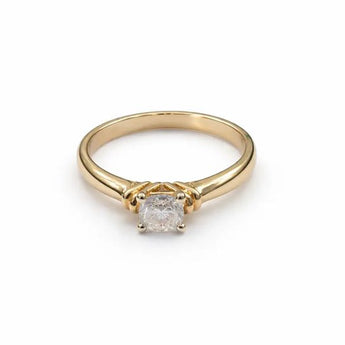 Elegant Round Brilliant Cut Diamond Gold Engagement Ring