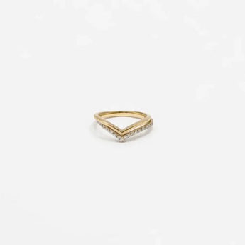 Lab-Grown Round Cut Diamond V-Shaped Gold Ring
