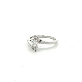 Elegant Round Diamond Ring with Twist Setting in White Gold