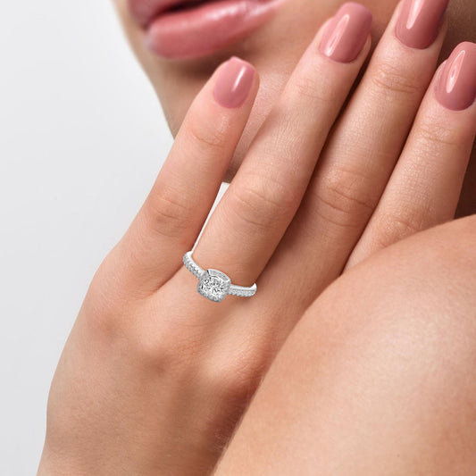 70 Pointers Radiant Halo Centrepiece Ring