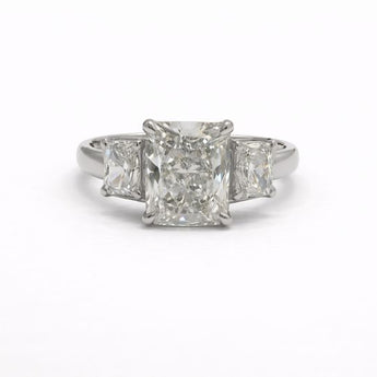 6 Carat Diamond Ring with Tapered Pavé-Set Shoulders